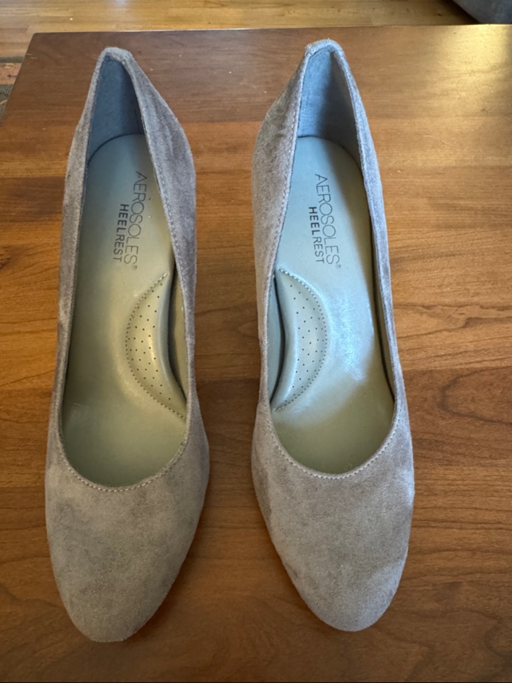 AEROSOLES Neutral Gray Suede Round-Toe Pumps